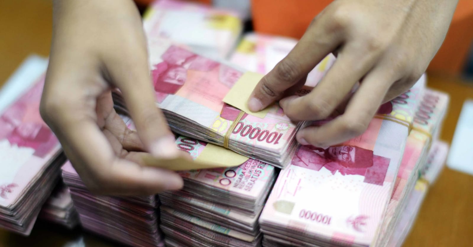 Investor Asing Tarik Dana dari Obligasi RI, Tekanan Ganda dari Rupiah dan Ketidakpastian Global